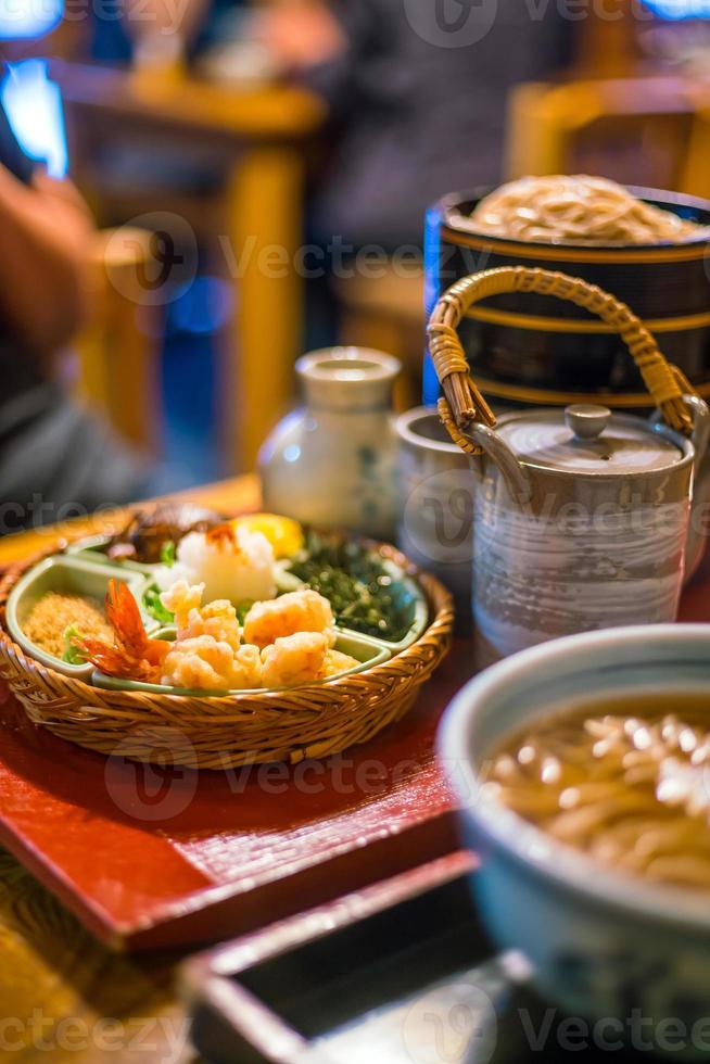 traditionele soba-noedel in kyoto-stijl foto