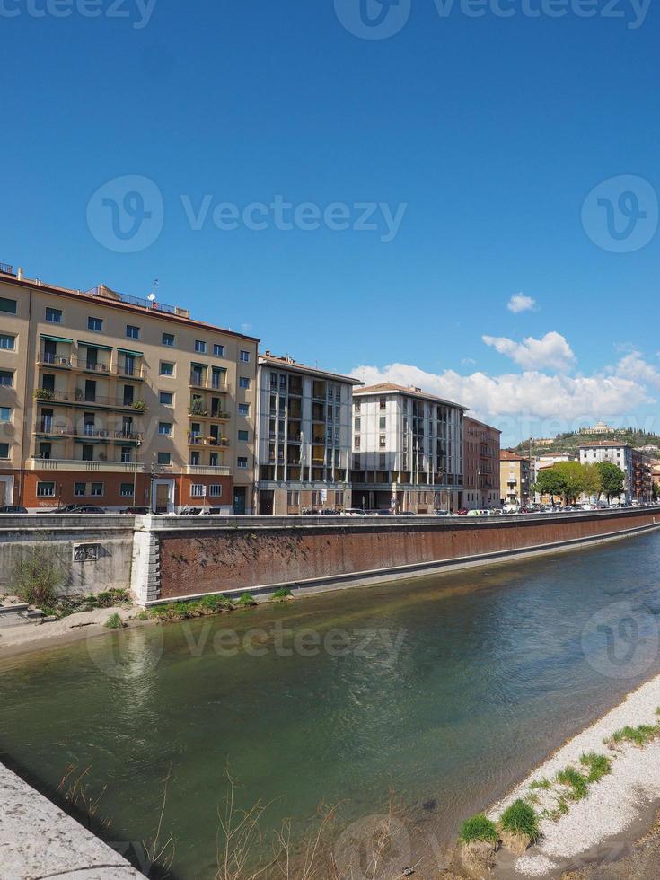 rivier adige in verona foto