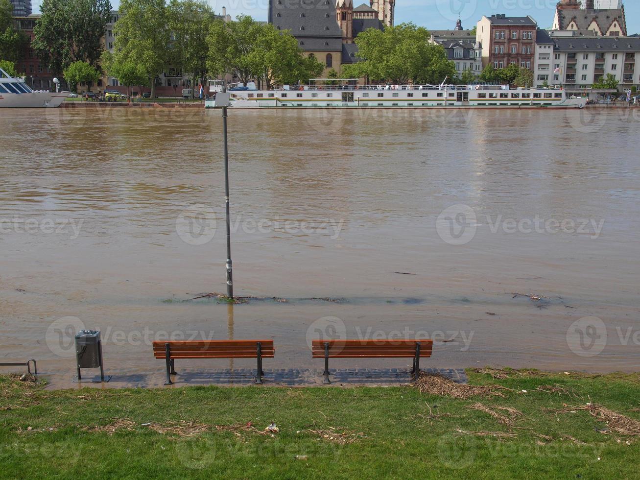 rivier belangrijkste overstroming in frankfurt am main foto
