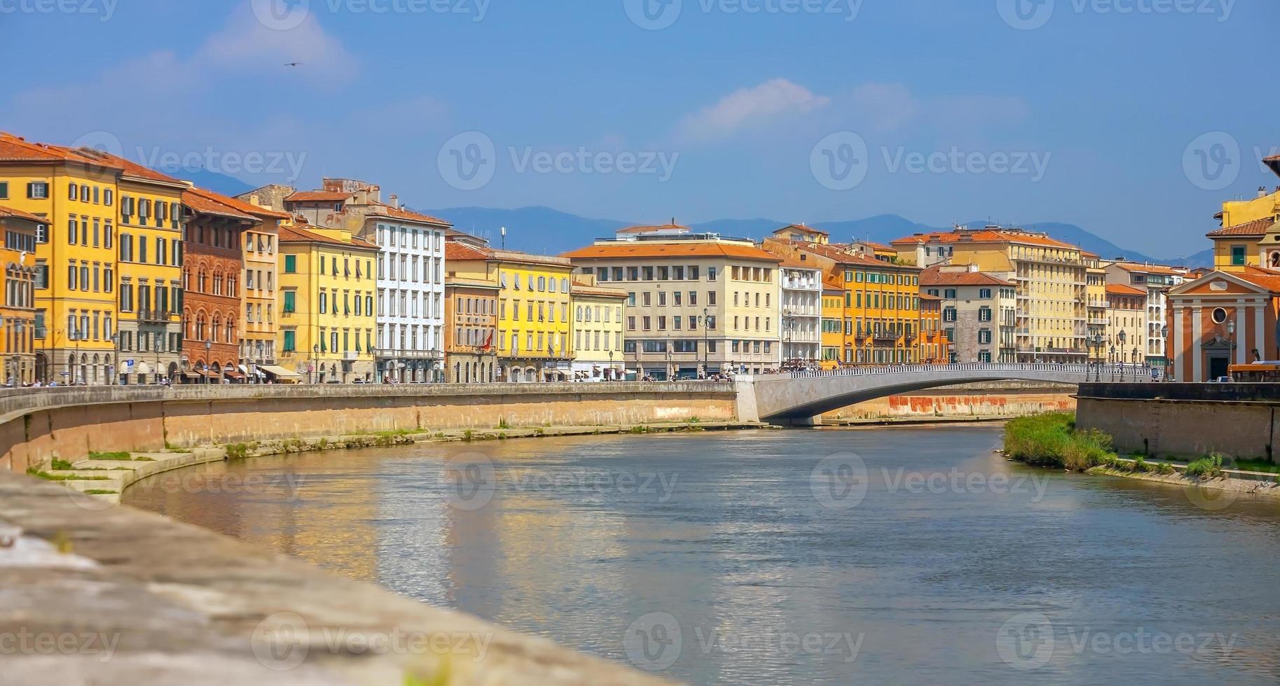 pisa city downtown skyline stadsgezicht in Italië foto