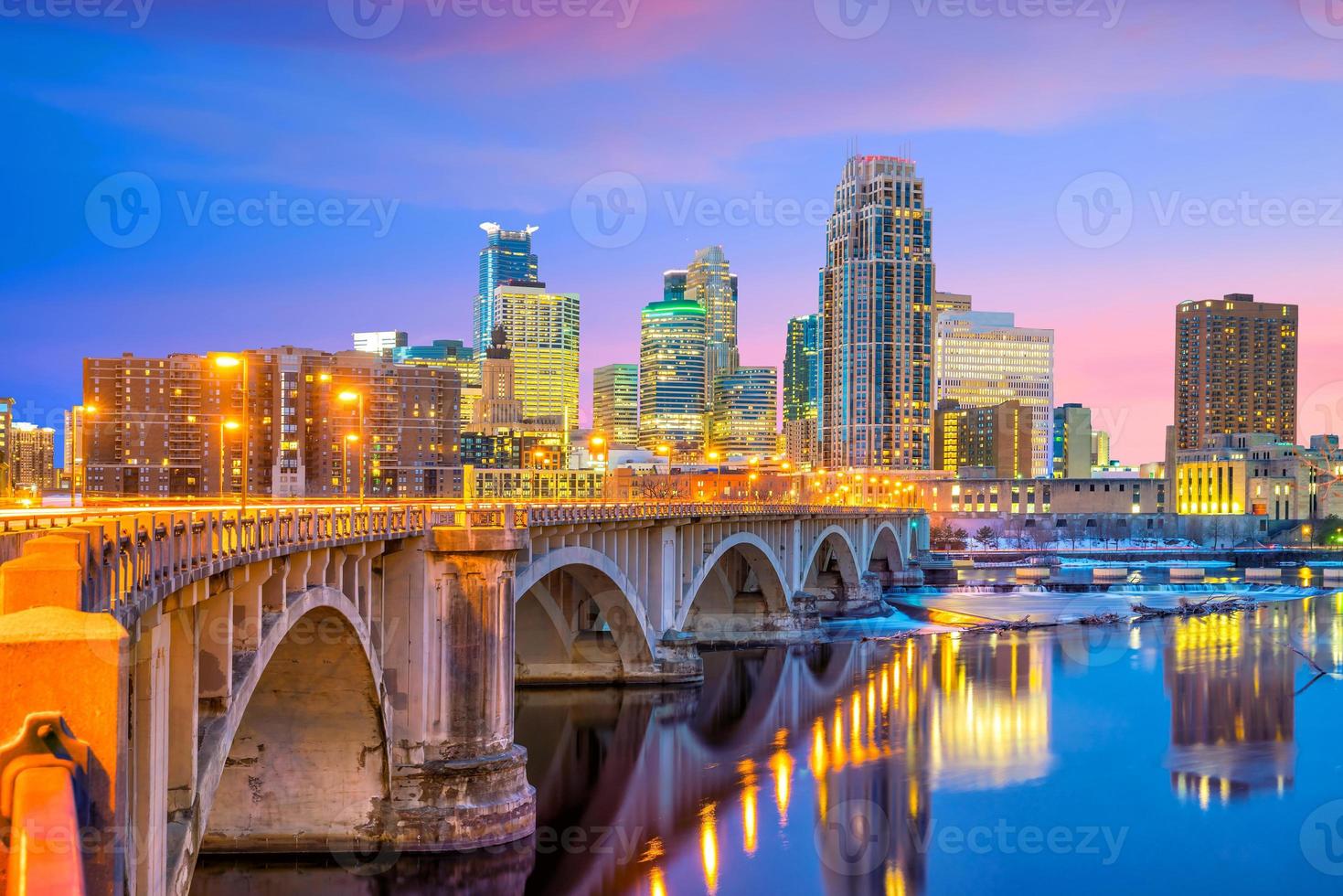 minneapolis skyline van het centrum in minnesota, Verenigde Staten foto