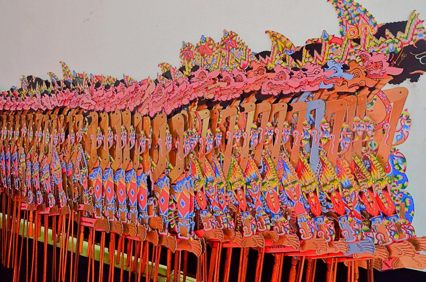 verschillende karakters van schaduwpop of wayang kulit. foto