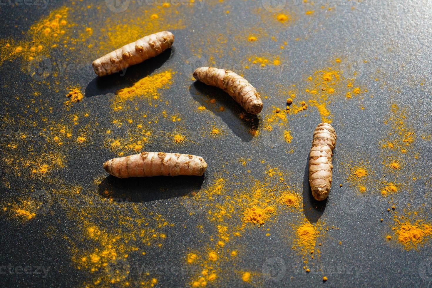 kurkuma curcuma longa de gele specerij foto