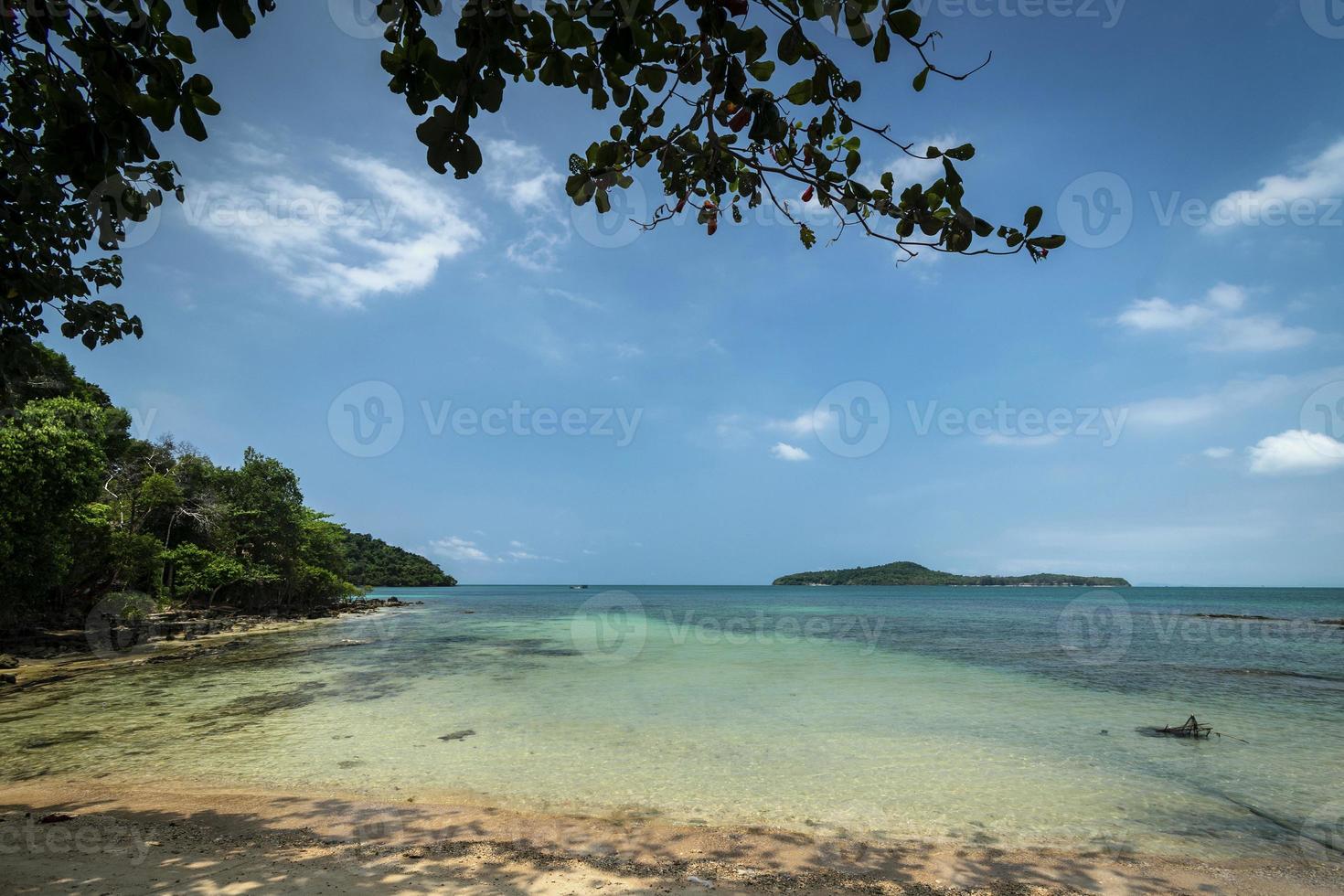 boomhutbaai in koh ta kiev, paradijselijk eiland in cambodja foto