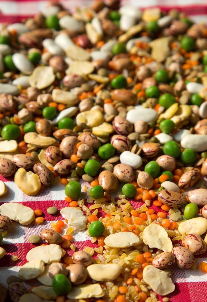 gezonde vegetarische rauwkost peulvruchten foto