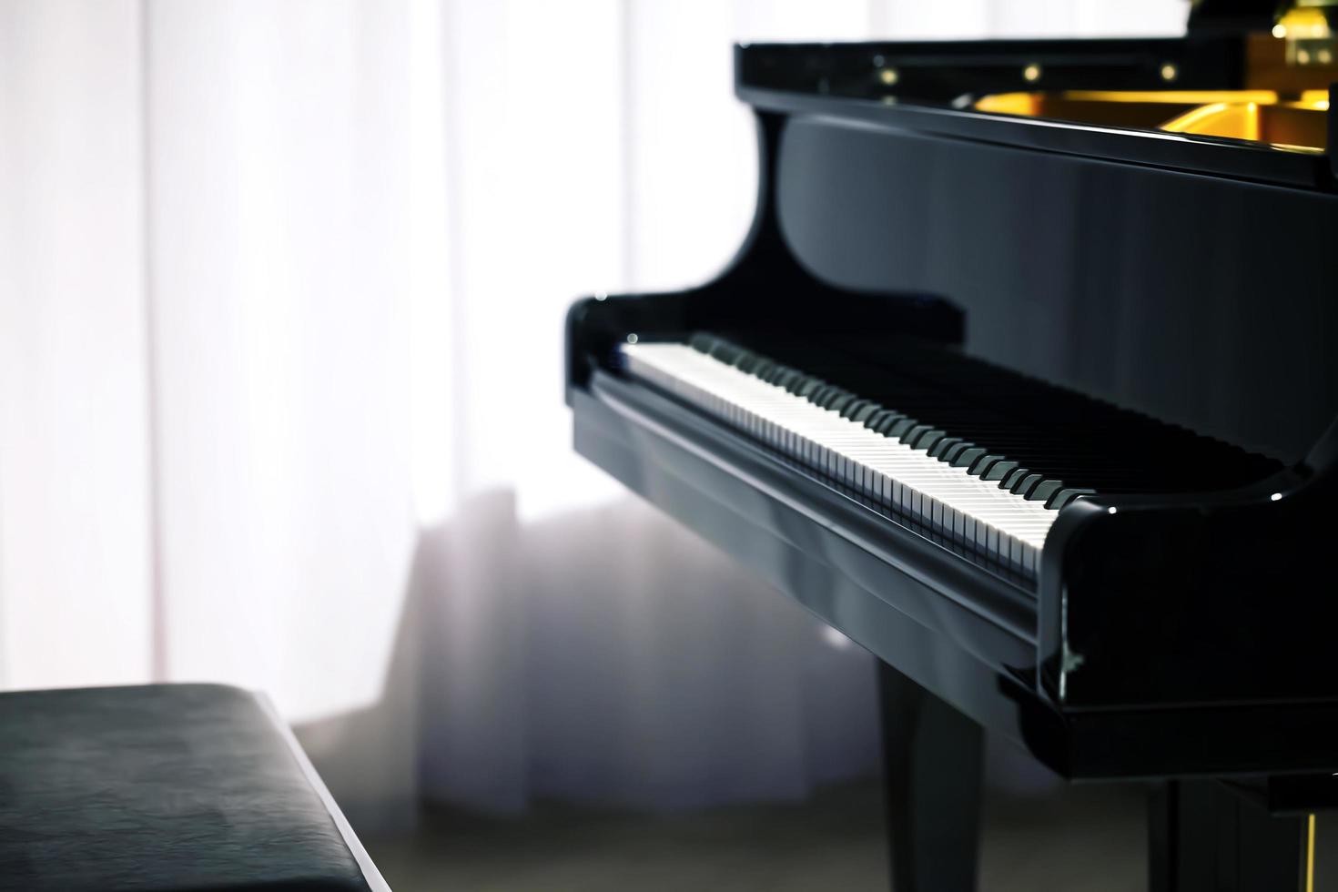 klassieke muziekinstrument concertpiano op scène foto