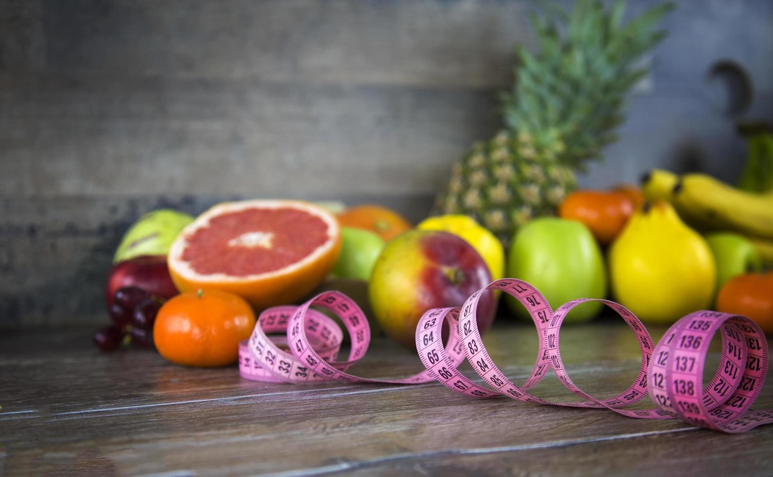 mix van vegetarisch biologisch voedsel fruit foto