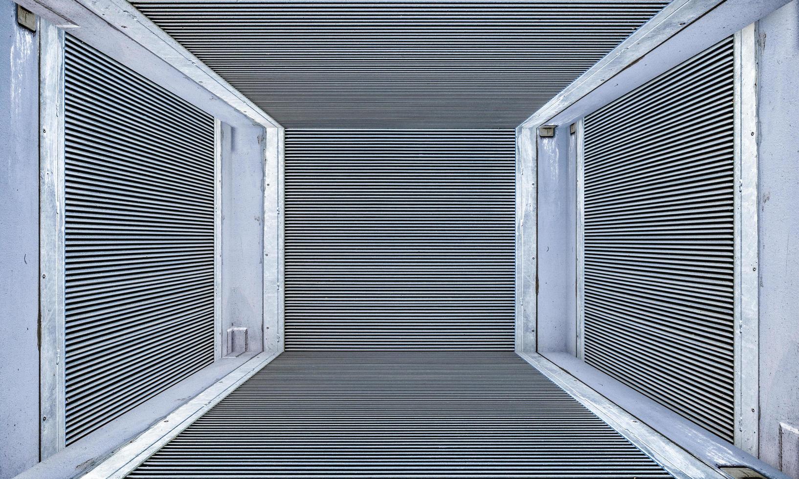 stedelijk abstract interieur metalen kamer podium foto