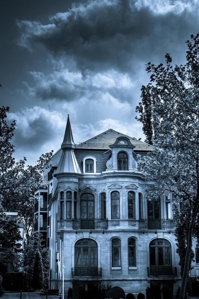 oud mystiek spookhuis in duitsland foto