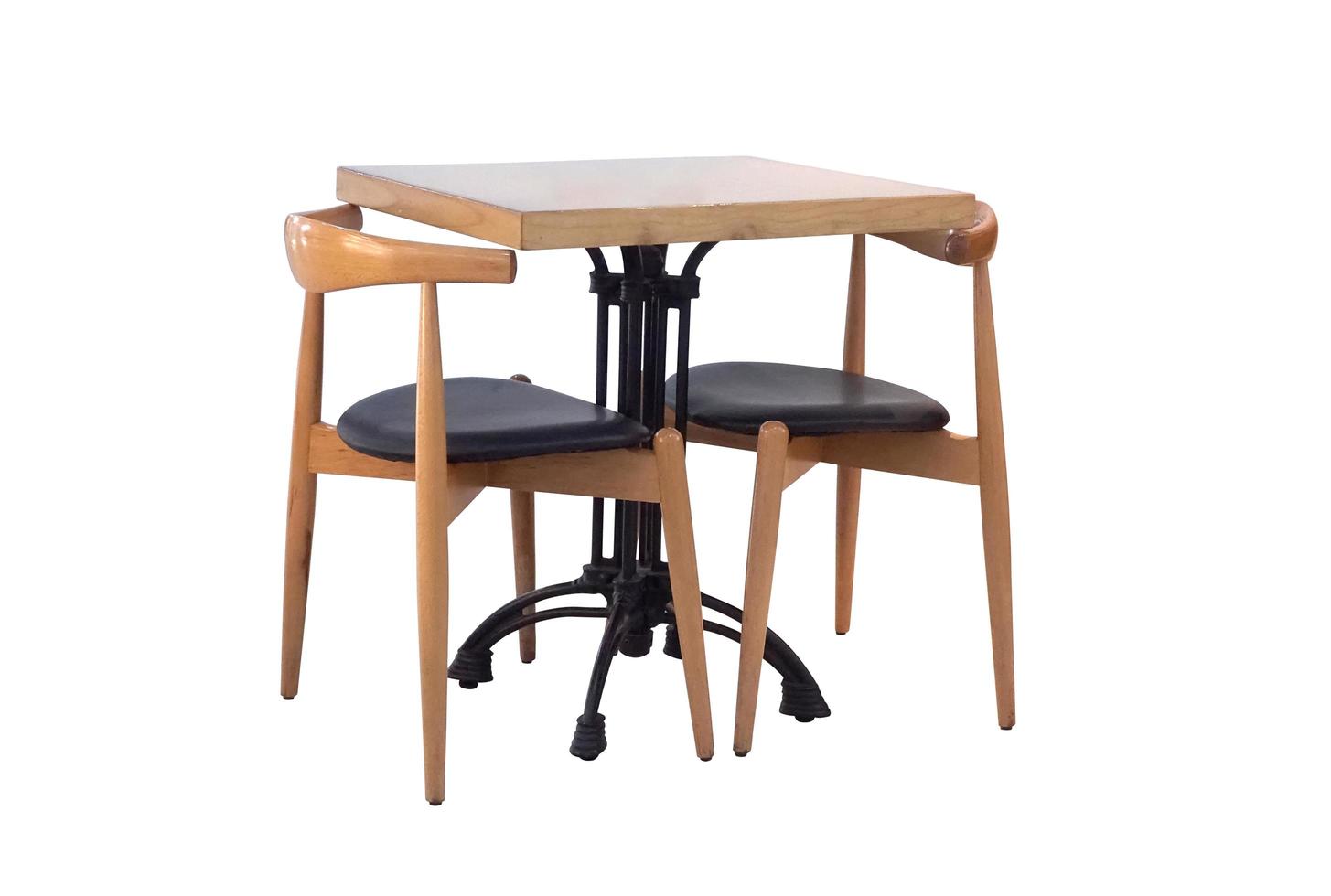 moderne tafel met stalen poot en stoel. foto
