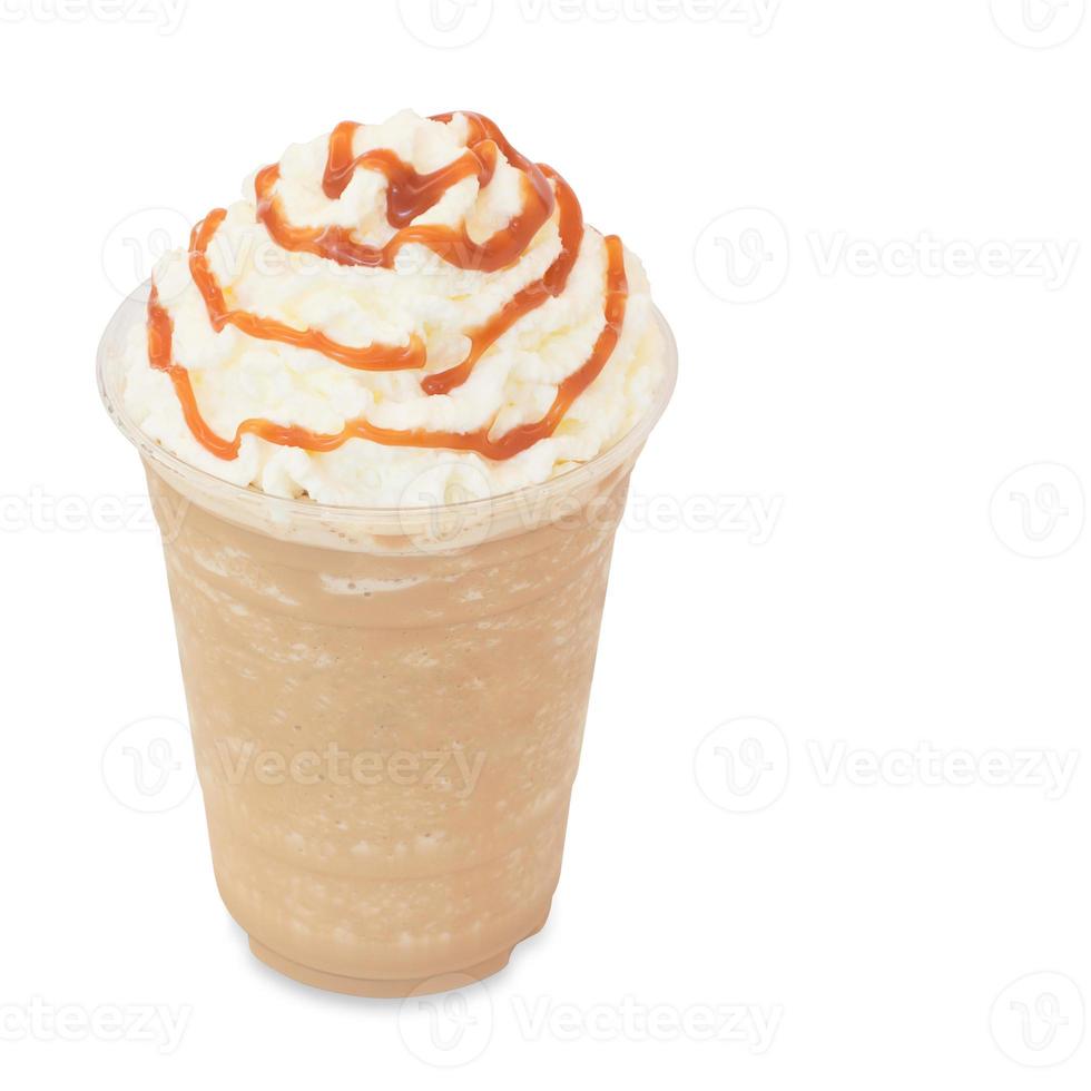 smoothie ijskoffie in glas op witte achtergrond met uitknippad foto