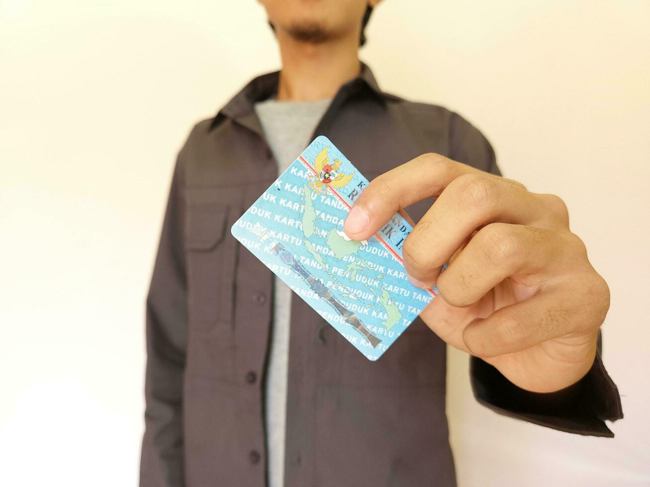 ktp Indonesië ID kaart kaart of e-ktp Aan hand- foto