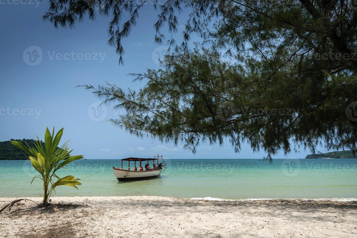 lang strand op het eiland koh ta kiev in de buurt van sihanoukville cambodja foto