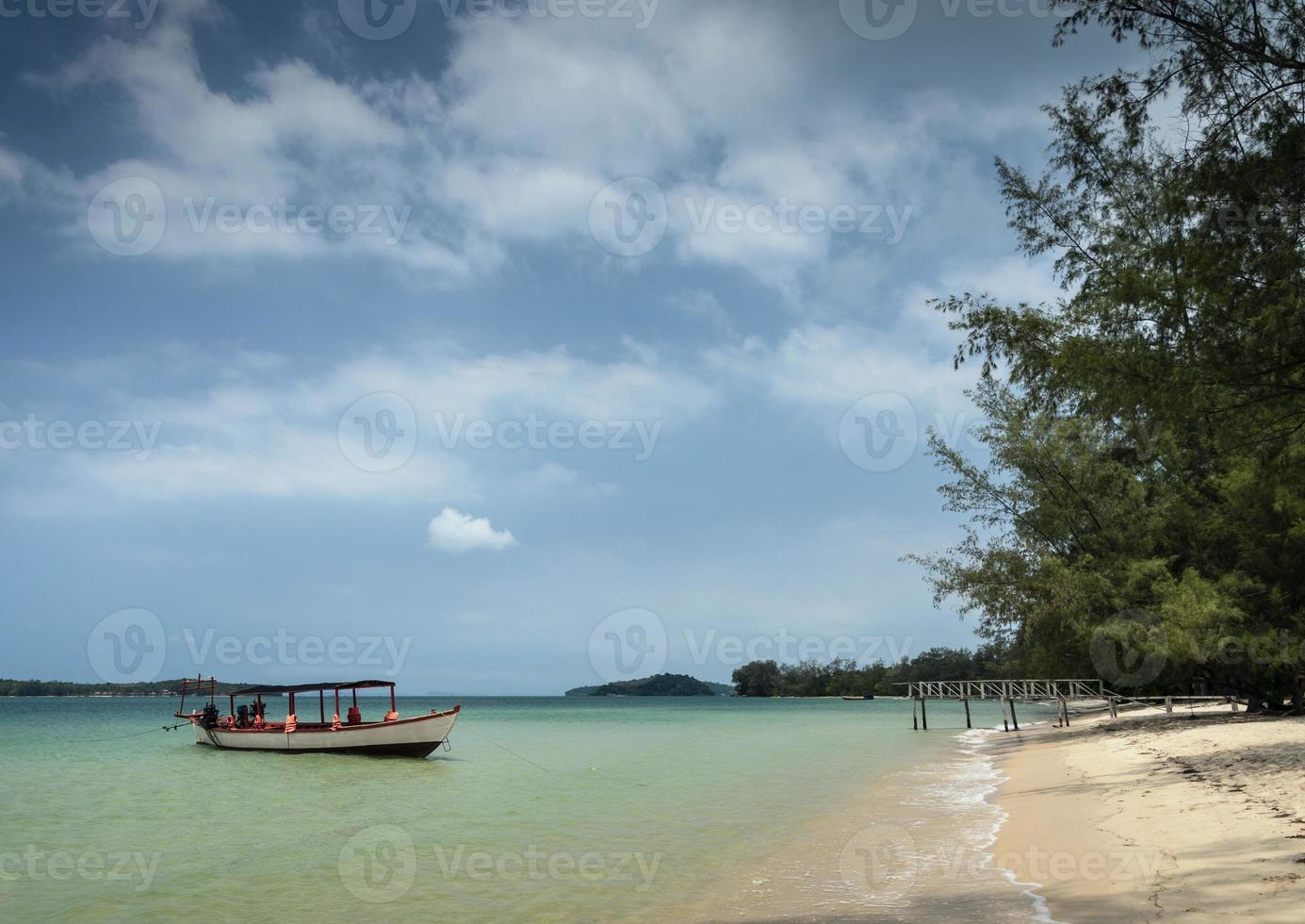 lang strand op het eiland koh ta kiev in de buurt van sihanoukville cambodja foto