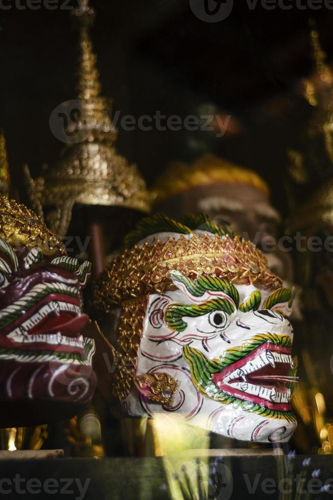 traditionele lakhon khol khmer-dansmaskers tentoongesteld in de wat svay andet-pagode in de buurt van phnom penh cambodja foto