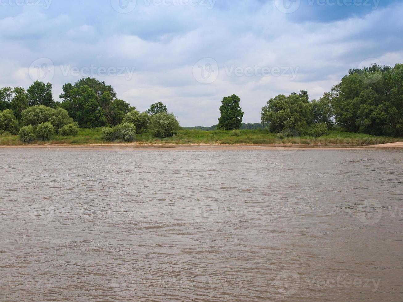 rivier de elbe in dessau, duitsland foto