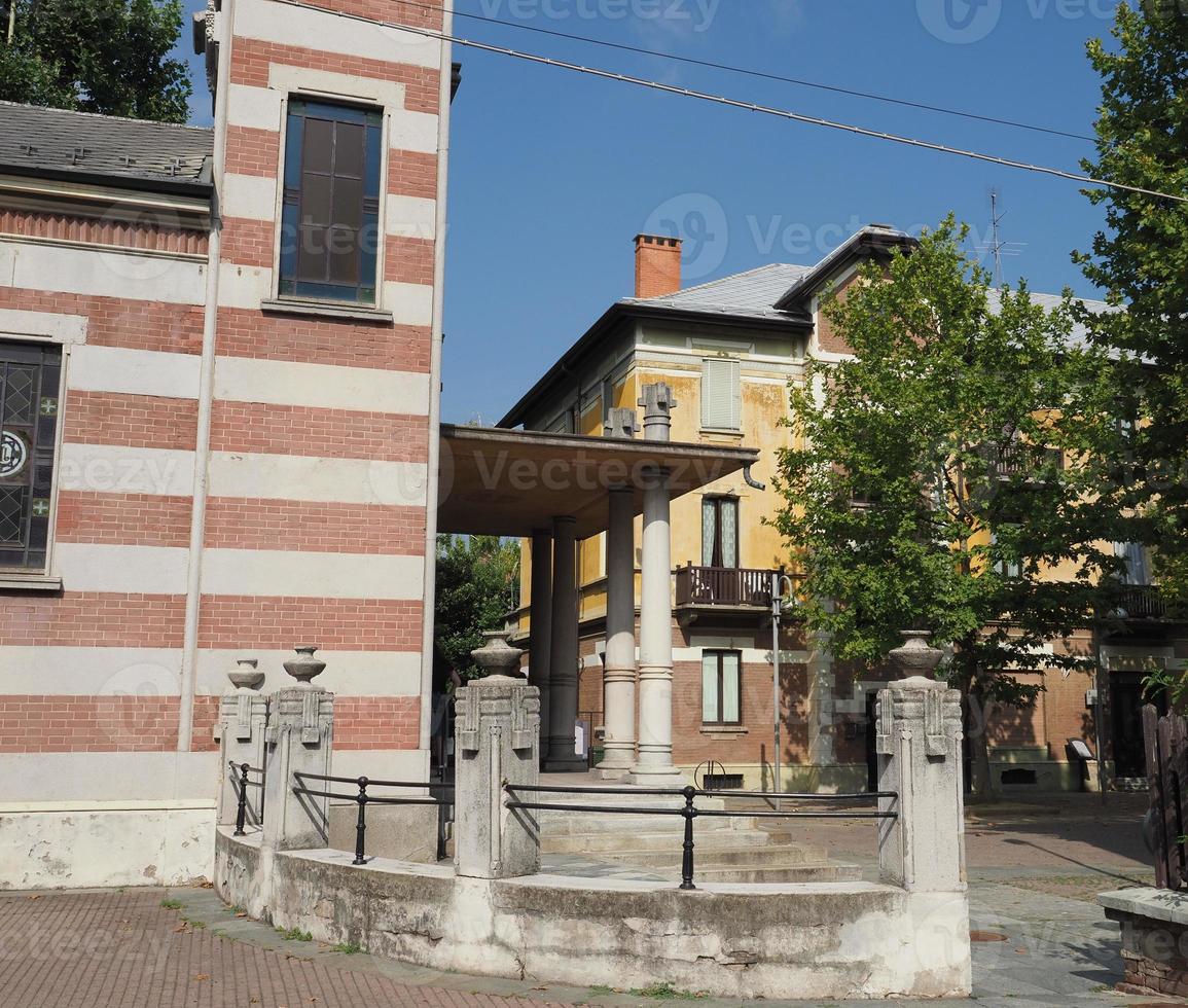 Sint-Elizabethkerk in het dorp leumann in collegno foto