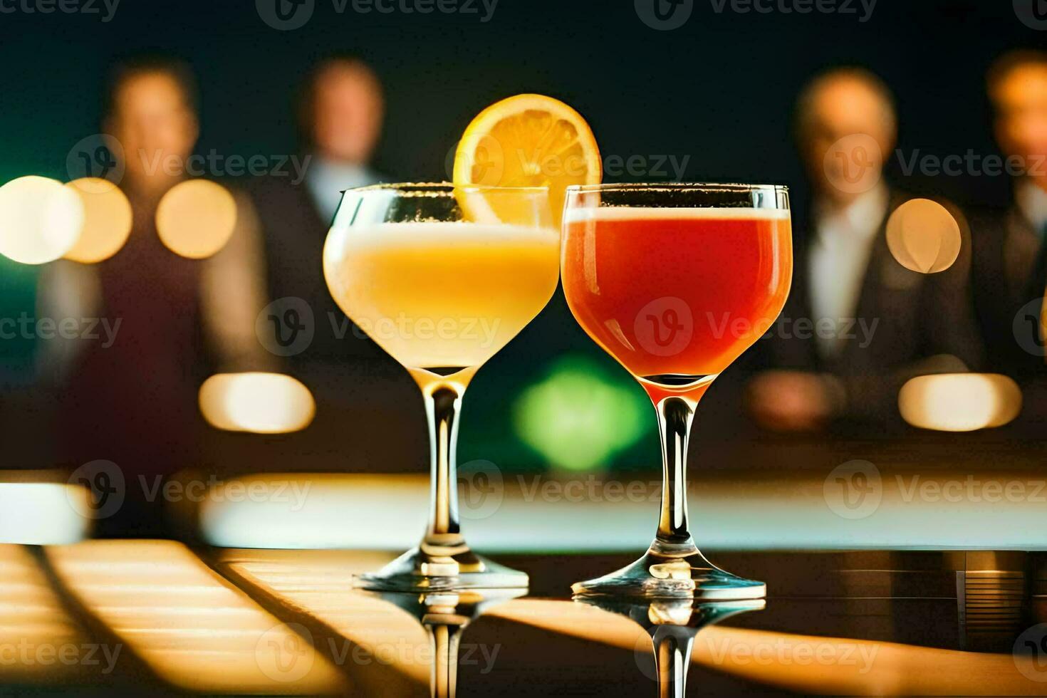 twee bril van cocktails met een Mens in de achtergrond. ai-gegenereerd foto