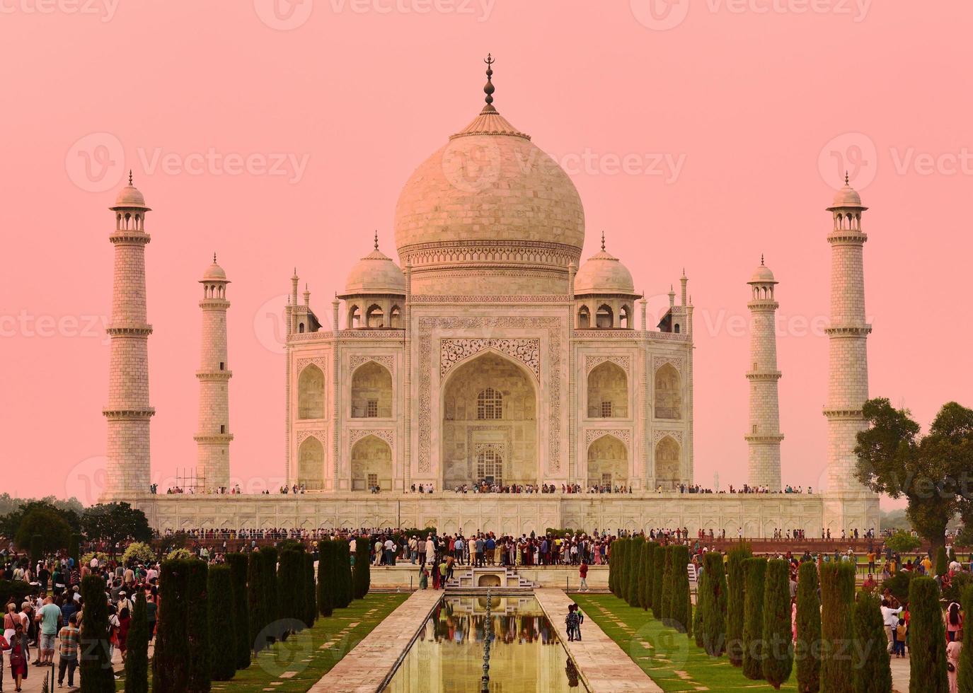 de taj mahal bij zonsondergang foto