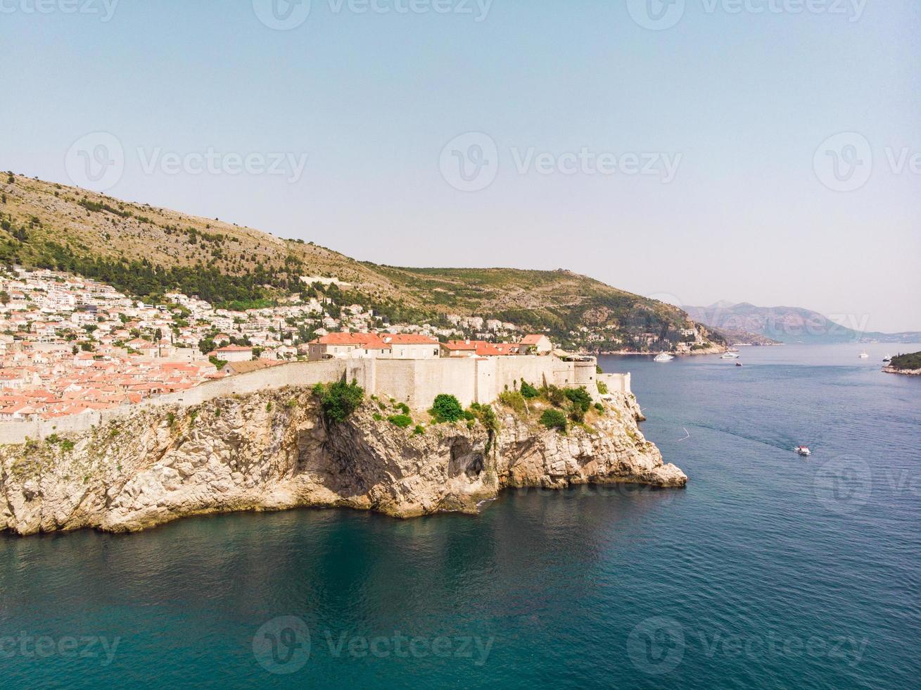 luchtfoto op beroemde Europese reisbestemming in kroatië dubrovnik foto