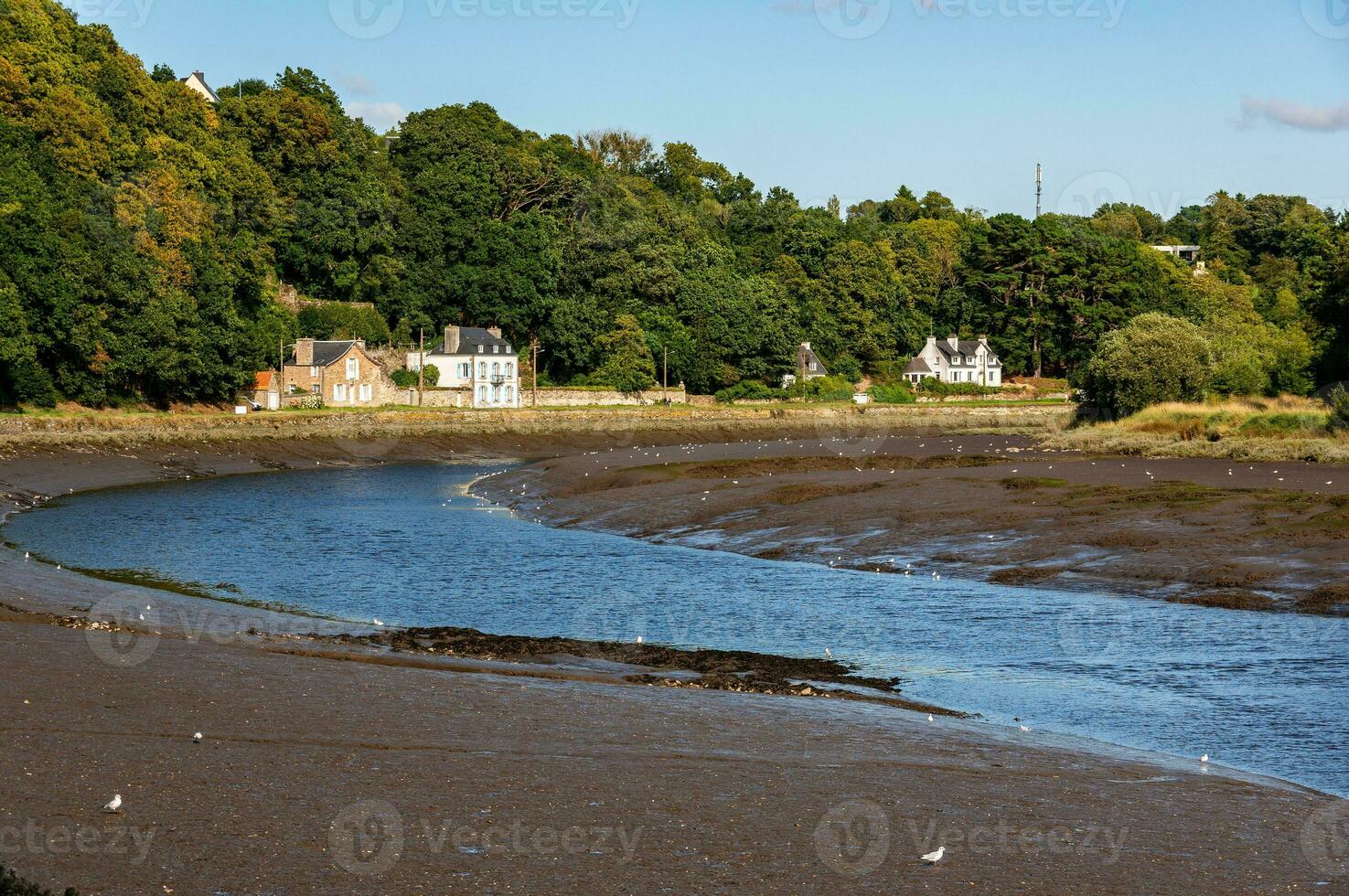 toneel- visie van leger rivier- in Lannion, Bretagne, Frankrijk foto