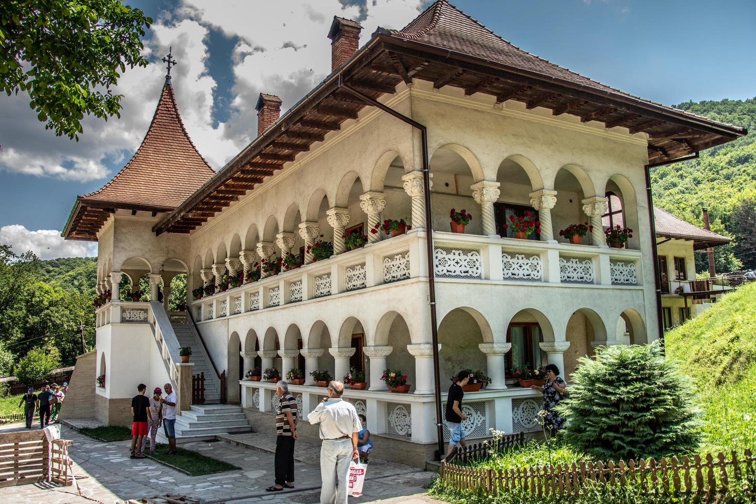 hunedoara county, roemenië 2021- prislop klooster is een klooster in roemenië foto