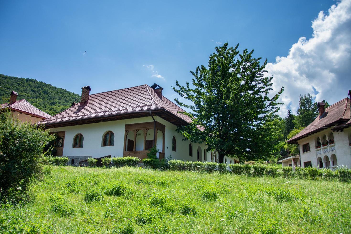 hunedoara county, roemenië 2021- prislop klooster is een klooster in roemenië foto