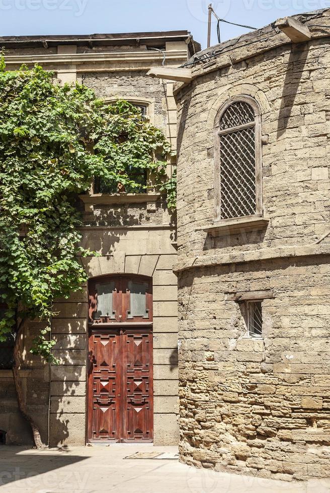 Baku City Old Town Street View in Azerbeidzjan met traditioneel architectuurdeurdetail foto