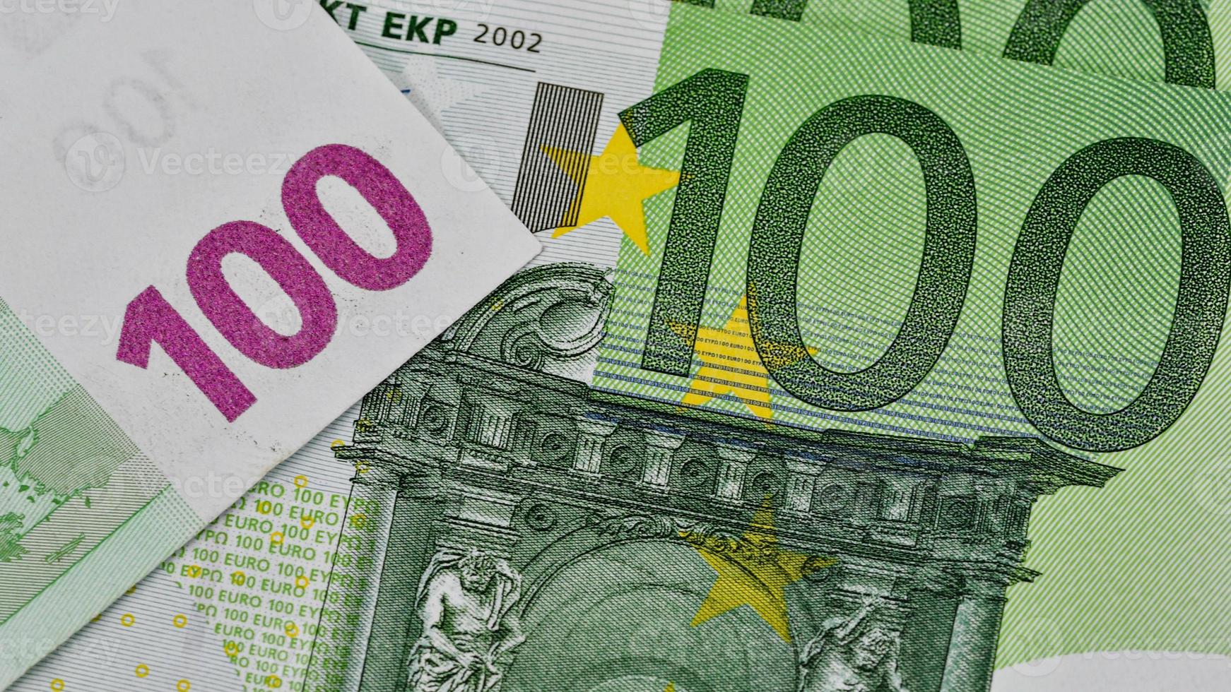 detail van een bankbiljet van 100 euro foto