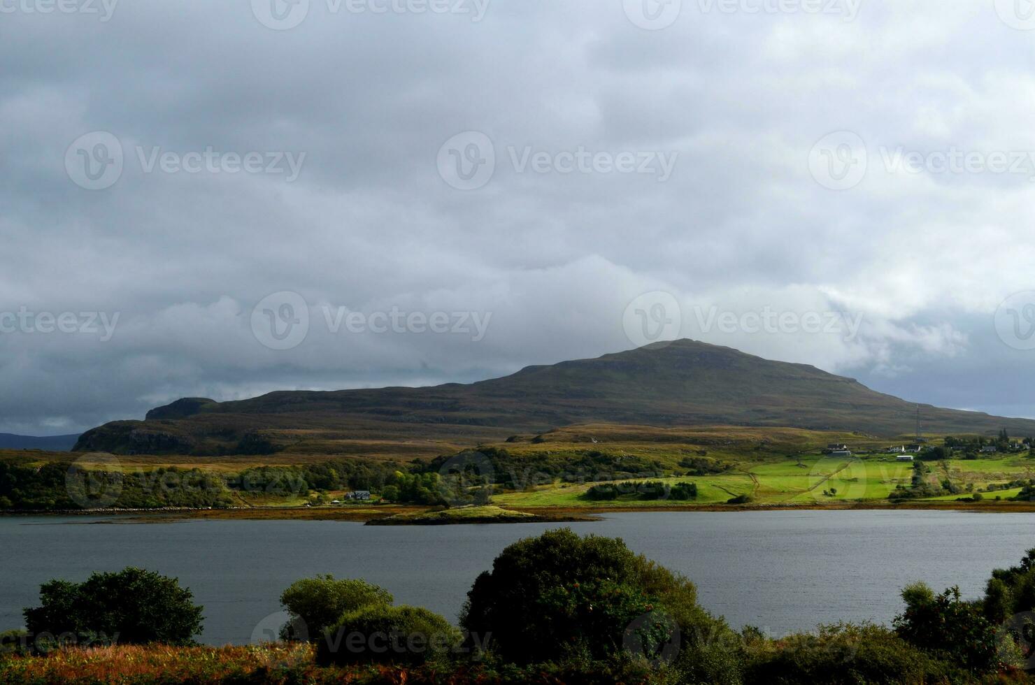 een kijken Bij dunvegan met dunvegan fjord foto