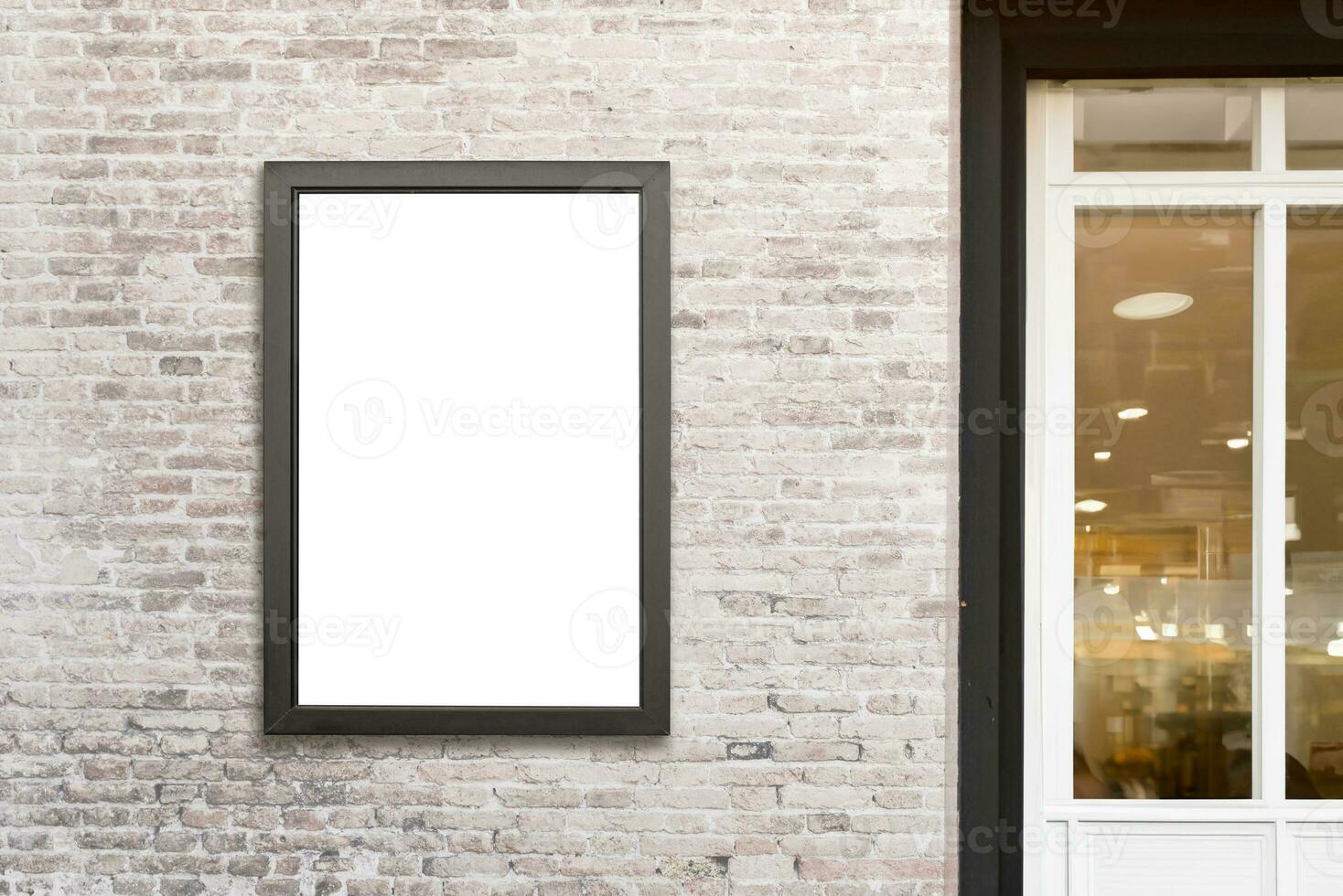 verticaal aanplakbord gemonteerd Aan een steen muur naast een winkel deur, aanbieden een geïsoleerd oppervlakte ideaal voor ontwerp Promotie, creëren een aantrekkelijk reclame ruimte in een bruisend stedelijk instelling foto
