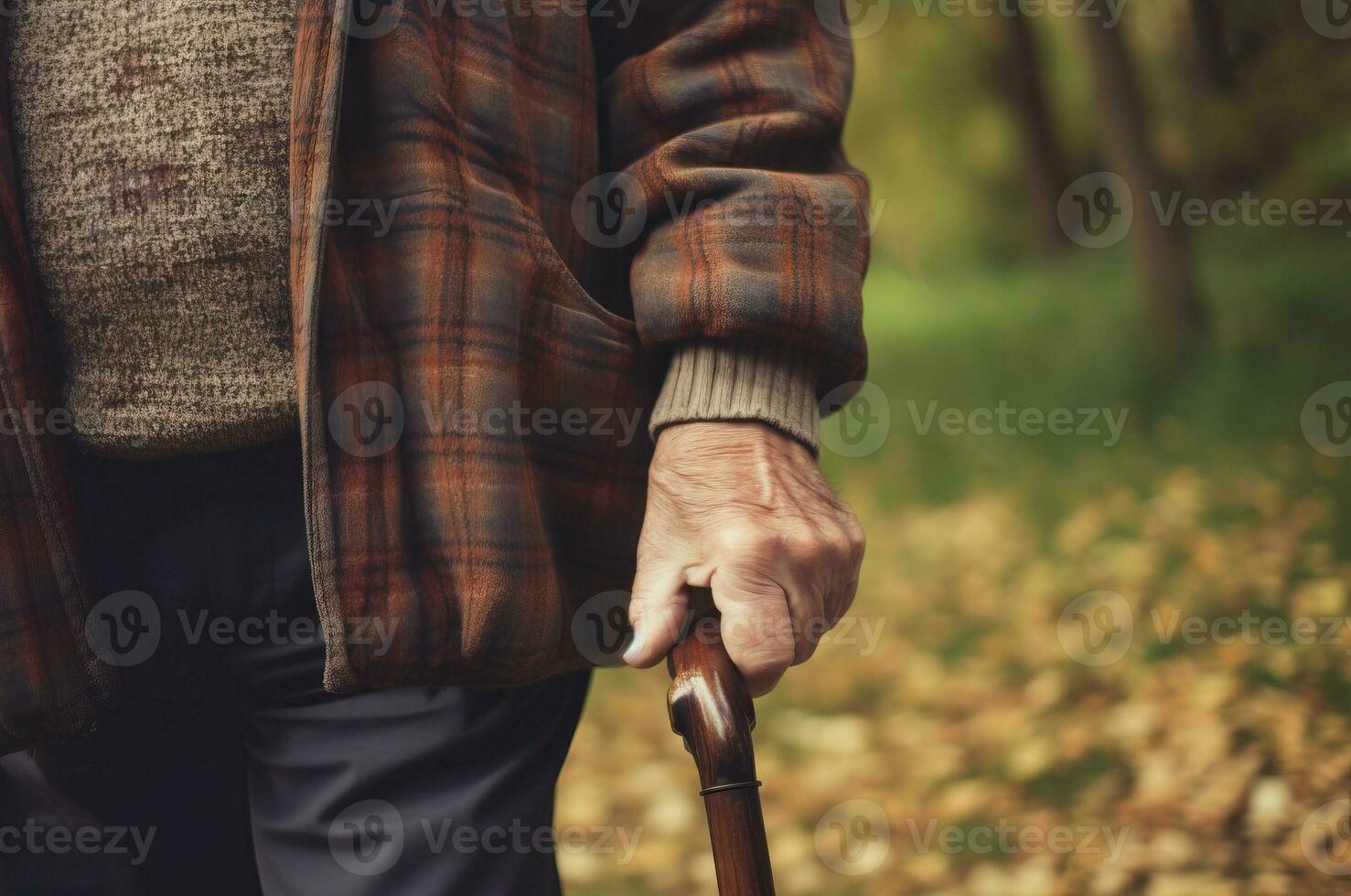 senior Mens met wandelen riet in park. genereren ai foto