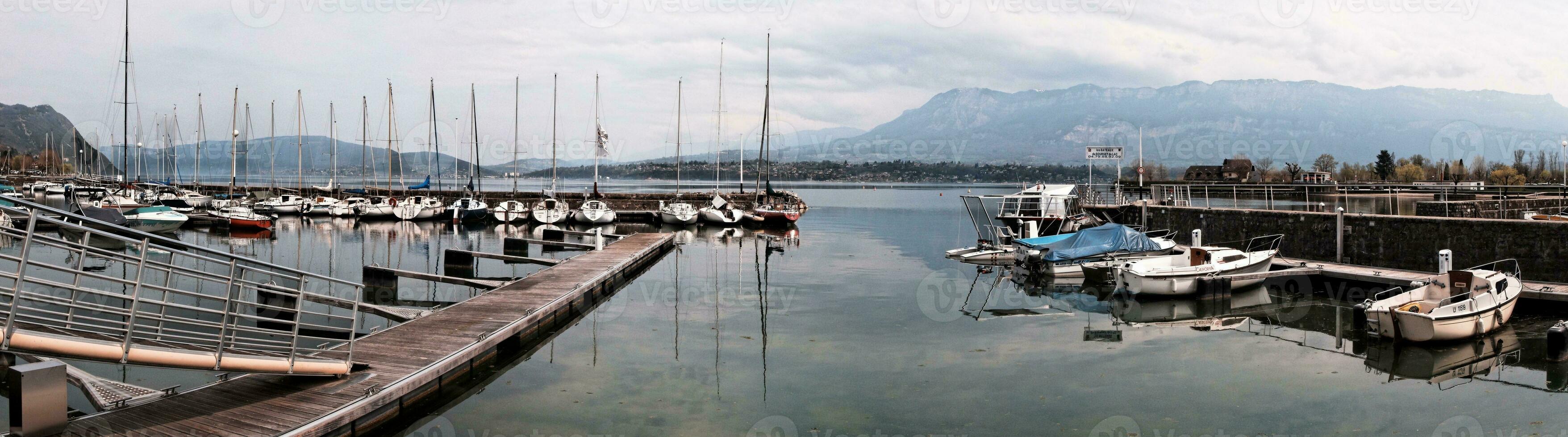 toneel- haven van bourget du lak Aan meer bourget foto