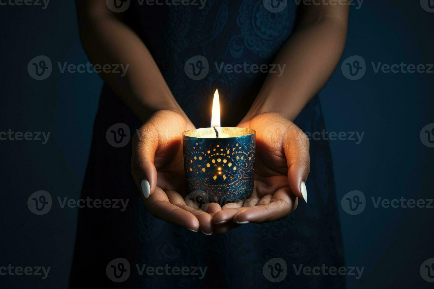 vrouw handen met henna- Holding kleurrijk klei diya lampen lit gedurende diwali viering. ai generatief foto