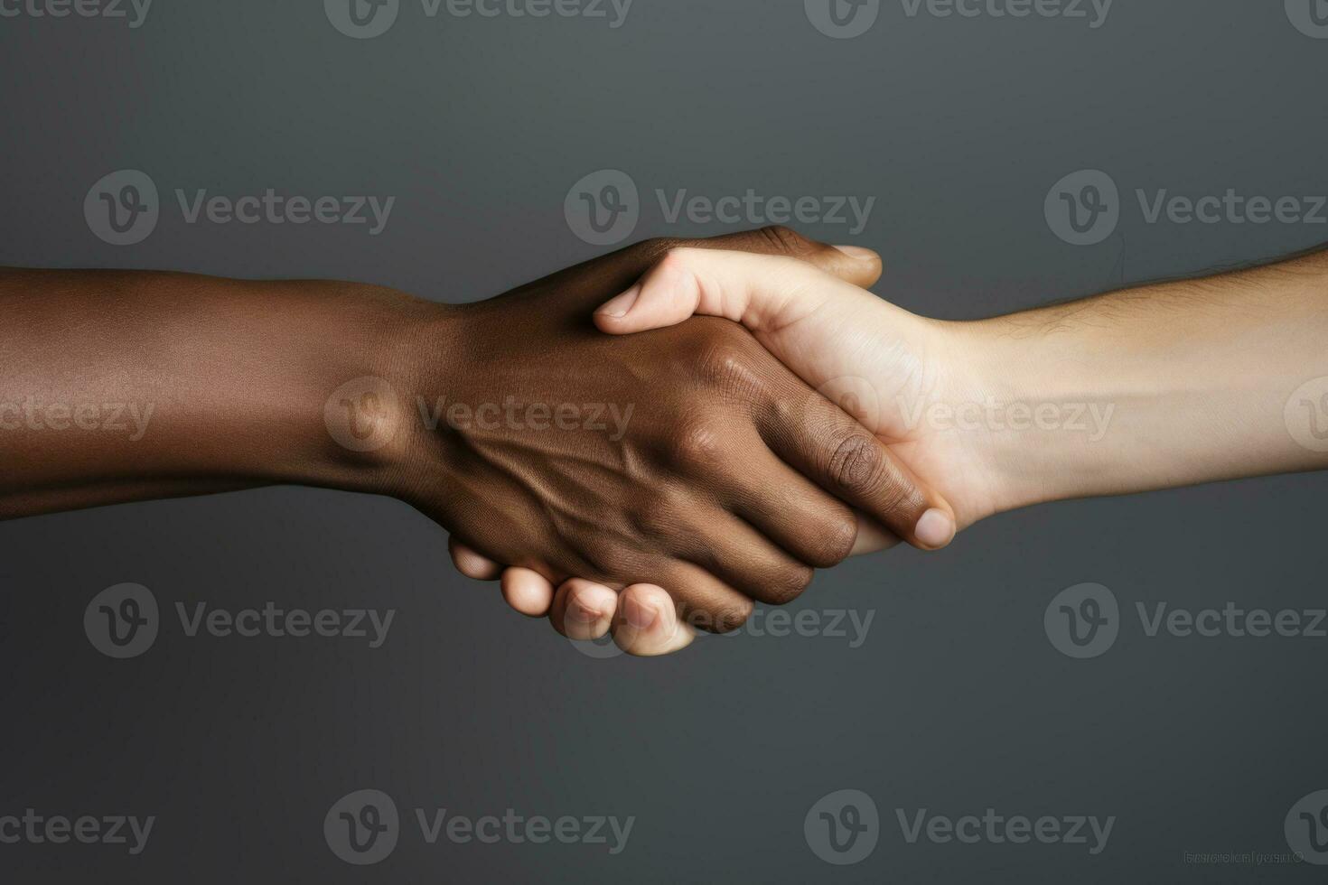 zwart en Kaukasisch handen Holding elk andere in tolerantie en anti racisme concept. generatief ai foto