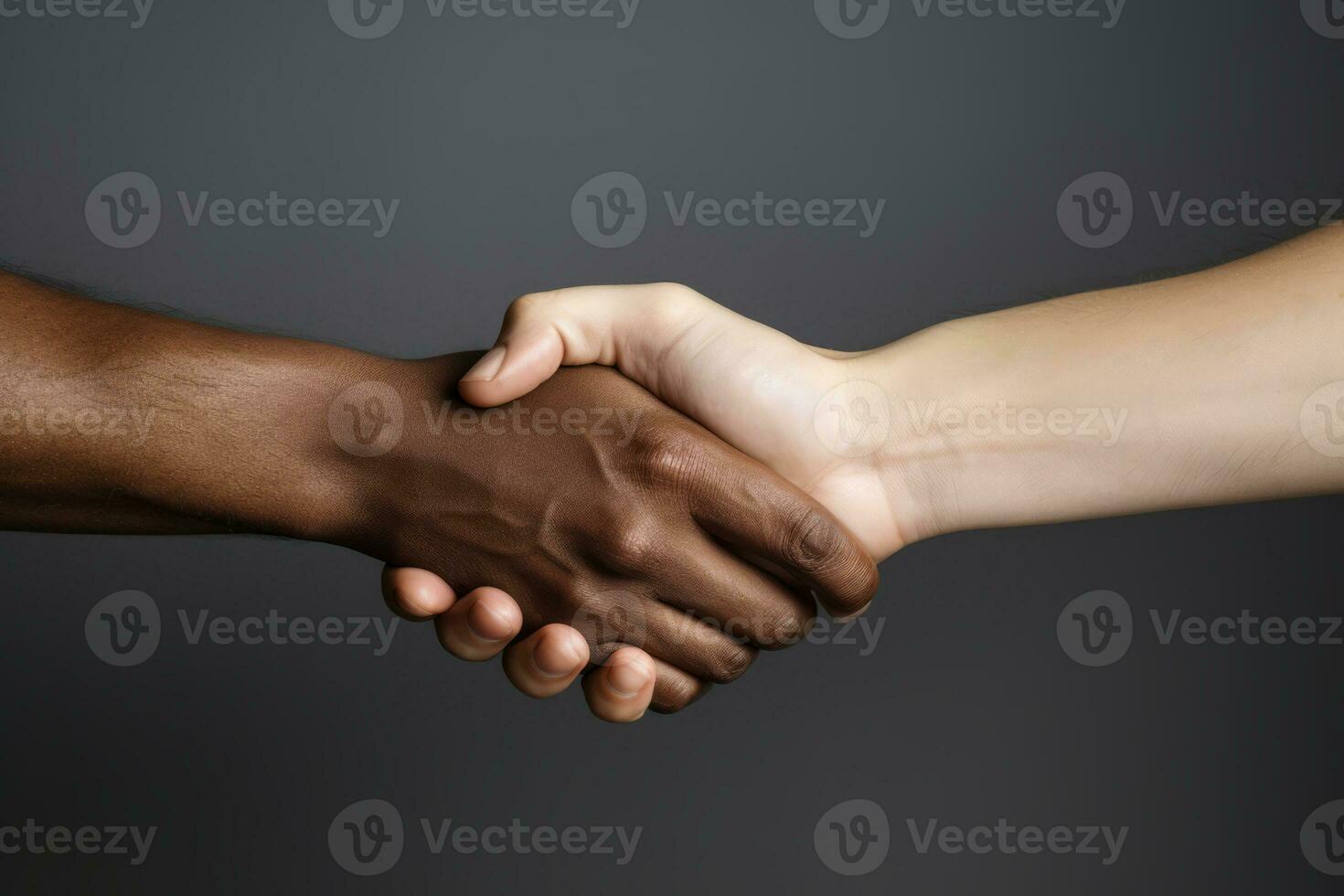 zwart en Kaukasisch handen Holding elk andere in tolerantie en anti racisme concept. generatief ai foto