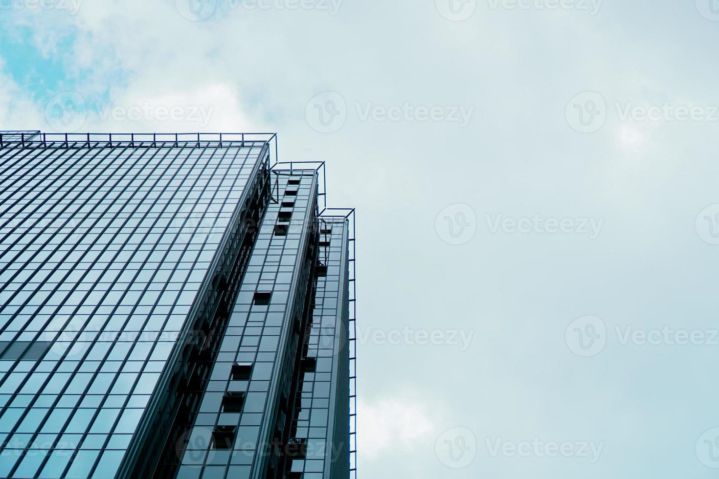 wolkenkrabber en toren van zakencentrum, bedrijfsconcept. foto