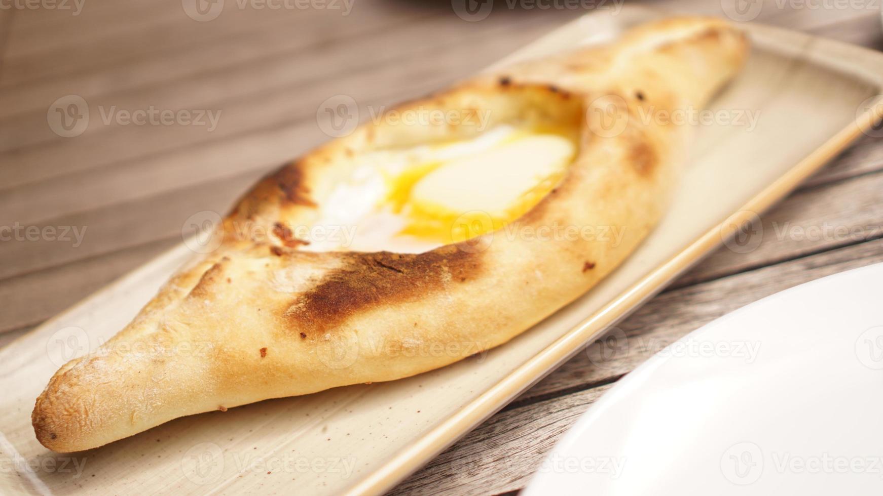 ajarian traditionele flatbread - khachapuri of hachapuri foto