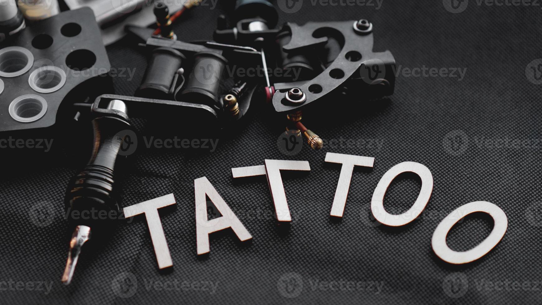 tattoo accessoires met inscriptie tattoo foto