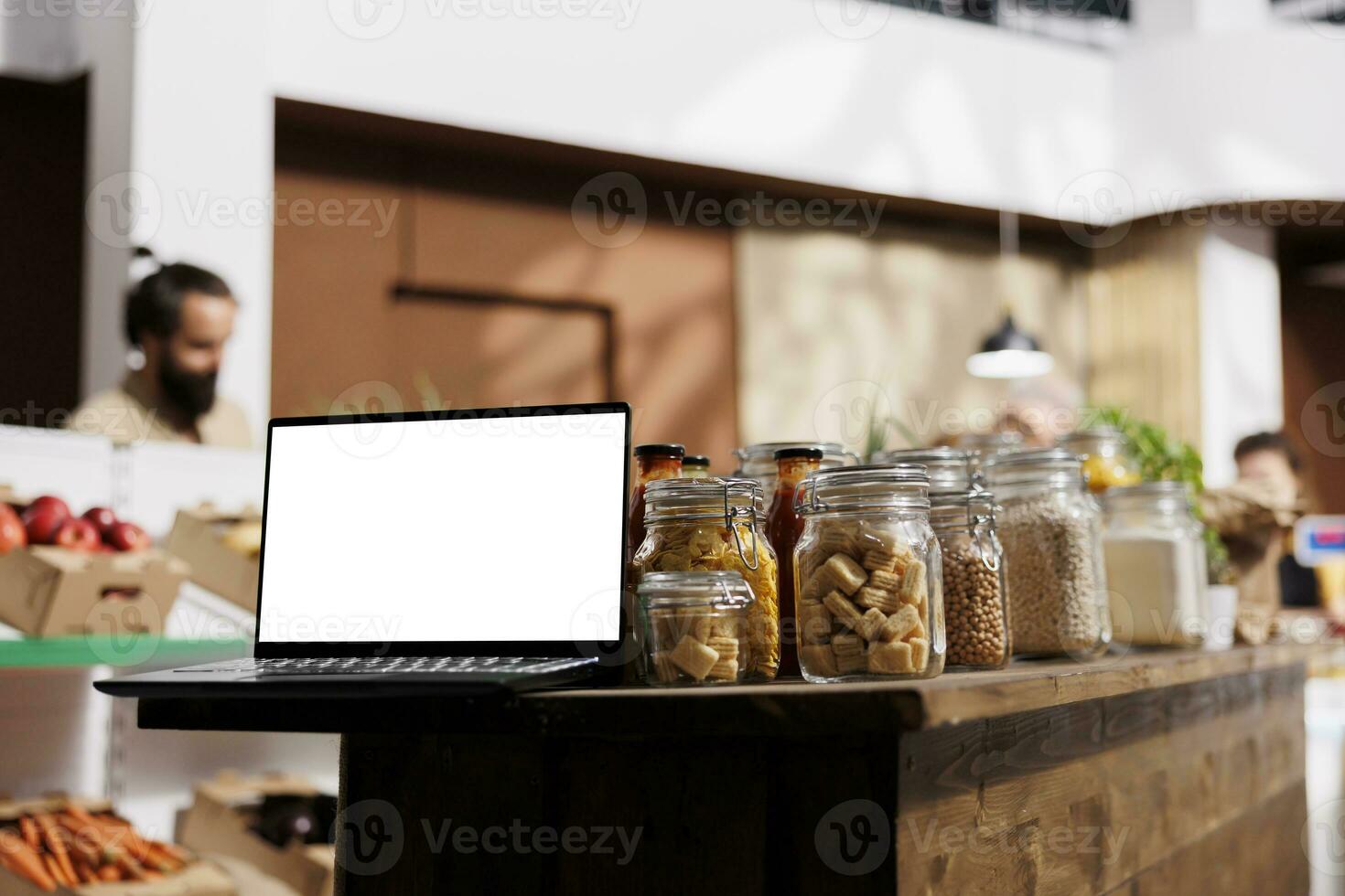 mockup tablet met leeg kopiëren ruimte gebruikt net zo reclame teken in etisch bewust nul verspilling supermarkt. geïsoleerd scherm apparaat in bulk producten op te slaan acteren net zo promotionele bericht foto