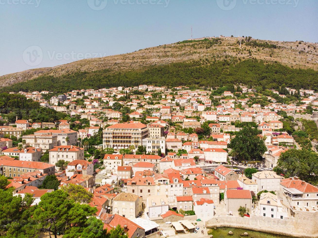 luchtfoto bij beroemd in kroatië, dubrovnik oude stad foto