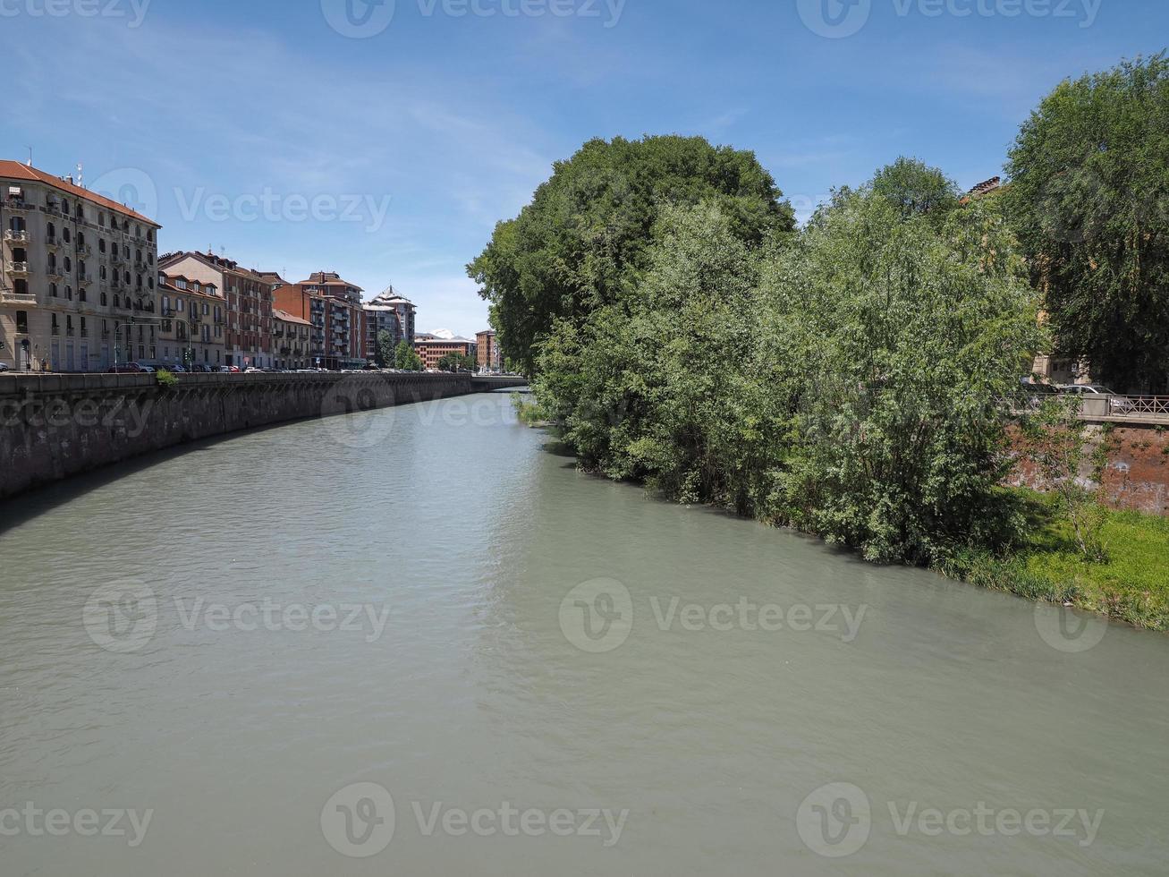 rivier de dora in turijn foto