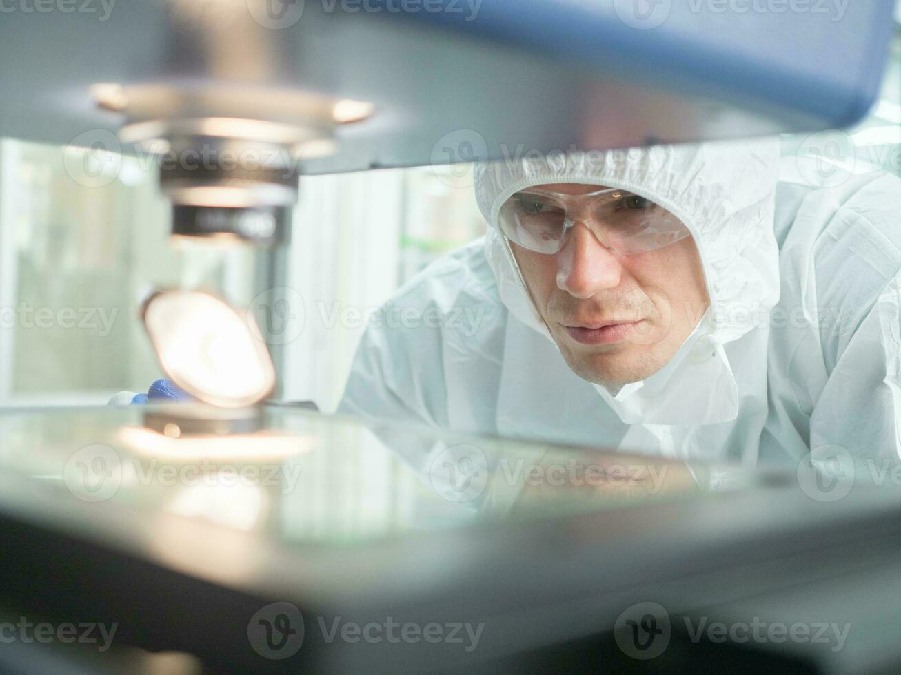 dokter verpleegster personeel bijstand persoon mensen slijtage uniform wit bril Onderzoek gegevens systeem technologie digitaal biologie ziekenhuis kliniek laboratorium medisch chemie wetenschap microscoop wetenschapper concept foto