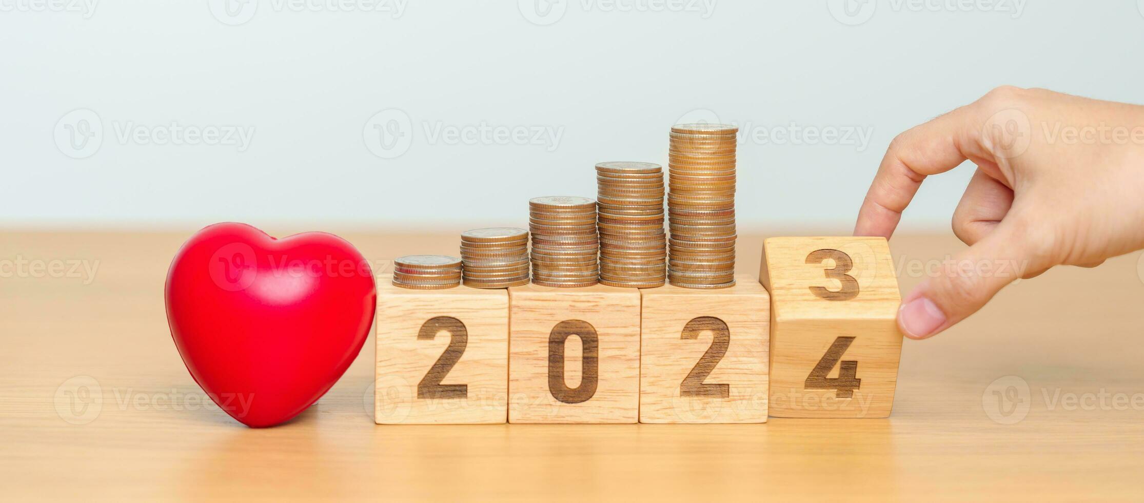 2024 gelukkig nieuw jaar voor Gezondheid zorg met hart vorm Aan tafel. geld besparing, doel, bijdrage, oplossing, Gezondheid verzekering, welzijn en medisch concept foto