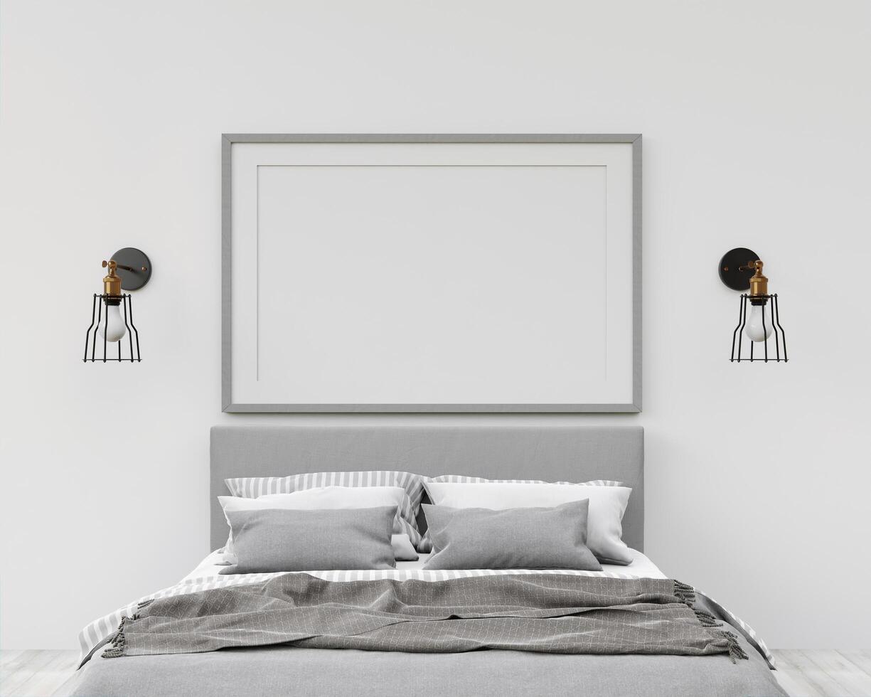 slaapkamer met bed en fotolijst aan de muur foto