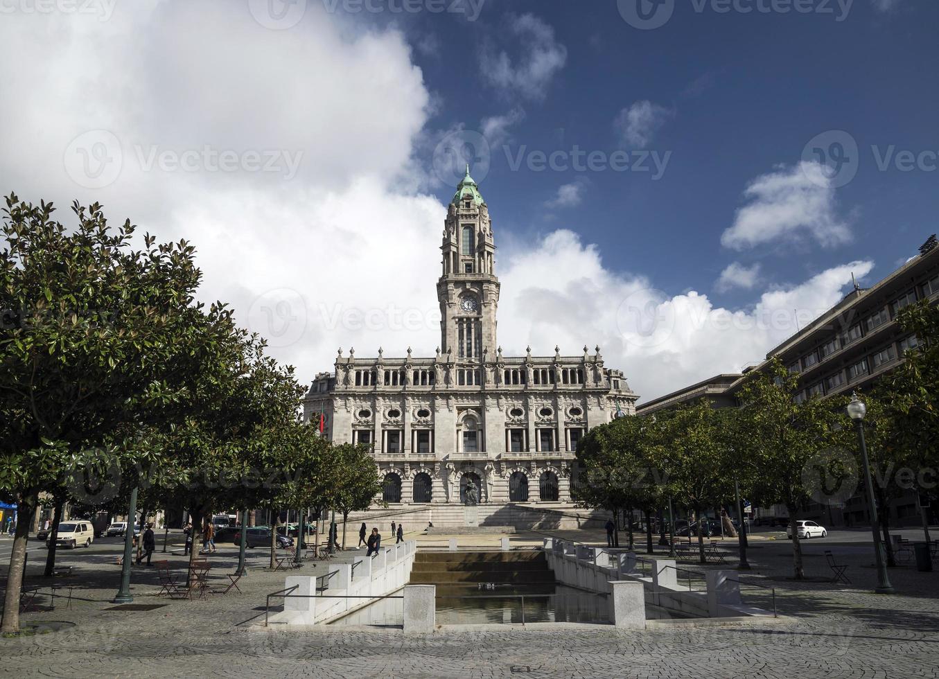 stadhuisoriëntatiepunt in centrale porto-stad in portugal foto