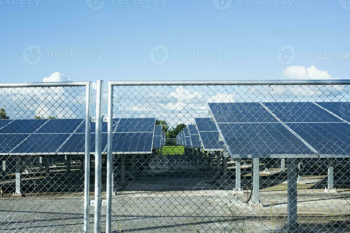 zonne- paneel generator cel alternatief elektriciteit bronnen voor de toekomst wereld de concept van duurzame alternatief bronnen. foto