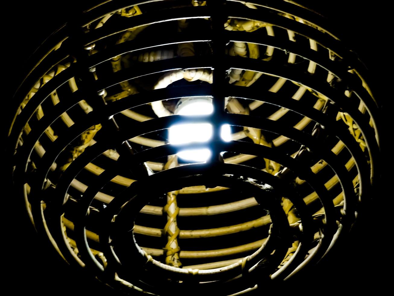 lampdecoratie gemaakt van rotan bamboe foto
