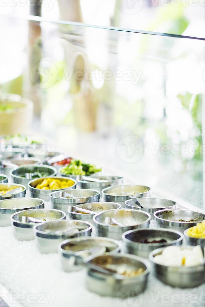 saladebar buffet vers gemengde groente restaurant weergave detail foto