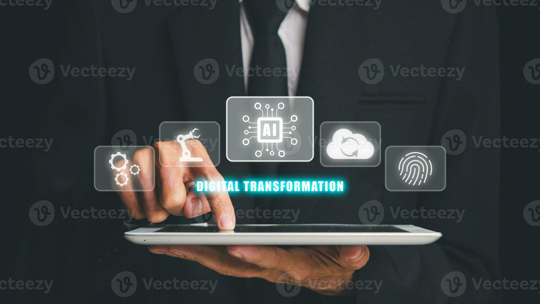 digitaal transformatie en digitalisering technologie concept, jong zakenman werken Aan digitaal tablet met virtueel scherm digitaal transformatie icoon Aan kantoor bureau. foto